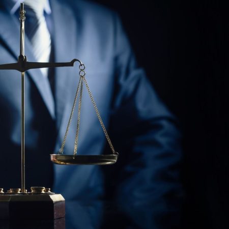 En nuestra Asesoría Gestoría Valencia, contamos y ponemos a su servicio un servicio jurídico propio compuesto por abogados especializados en todas las ramas del derecho.