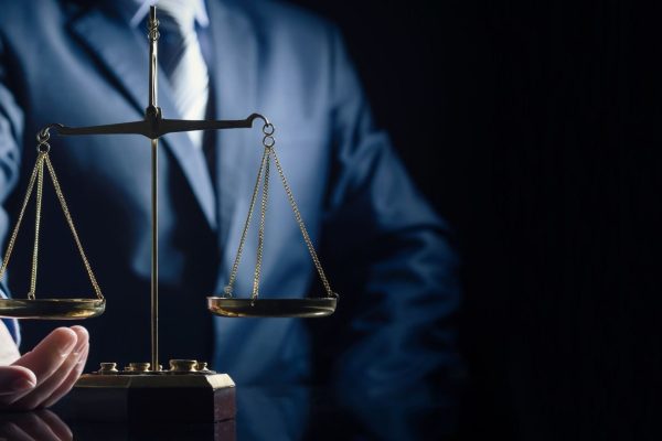 En nuestra Asesoría Gestoría Valencia, contamos y ponemos a su servicio un servicio jurídico propio compuesto por abogados especializados en todas las ramas del derecho.