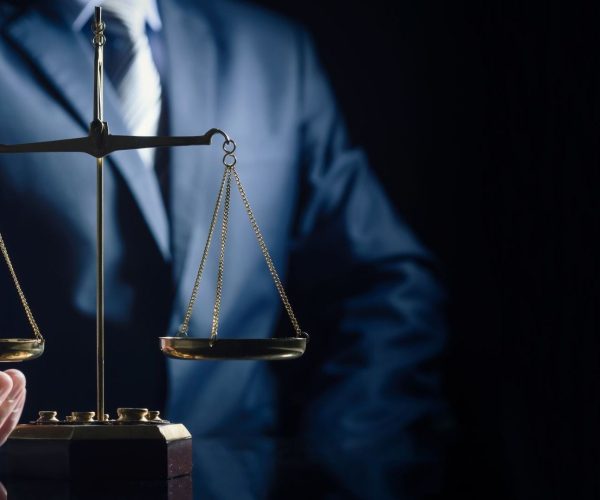 En nuestra Asesoría Gestoría Valencia, contamos y ponemos a su servicio un servicio jurídico propio compuesto por abogados especializados en todas las ramas del derecho.