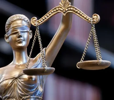 servicios.de.abogados (2) En nuestra Asesoría Gestoría Valencia, contamos y ponemos a su servicio un servicio jurídico propio compuesto por abogados especializados en todas las ramas del derecho.